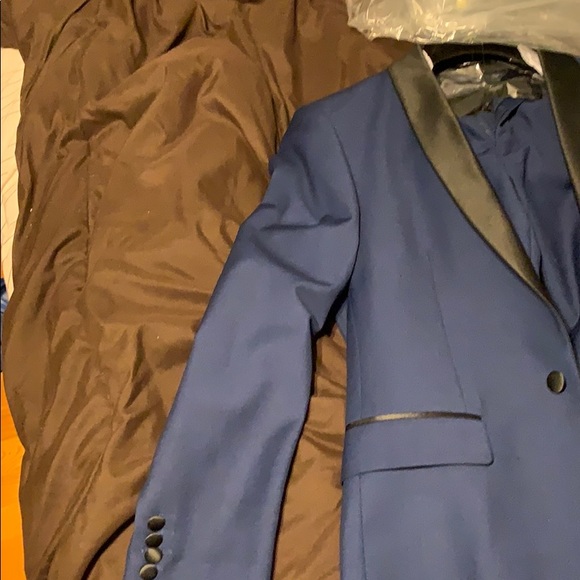 Suit - Picture 2 of 6